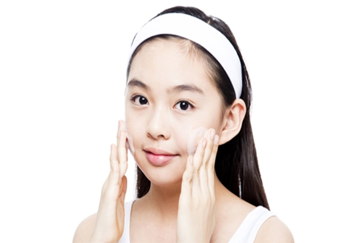 các bước rửa mặt cho trẻ mầm non