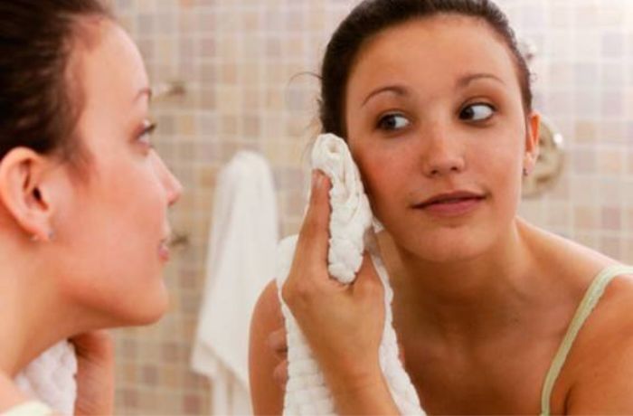 Cách tẩy tế bào chết bằng khăn