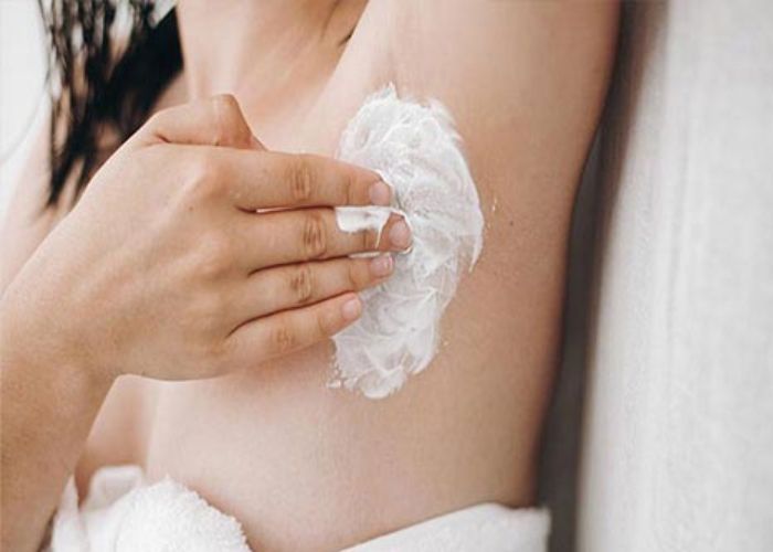 Mọc mụn đầu đen ở nách có dễ loại bỏ không?