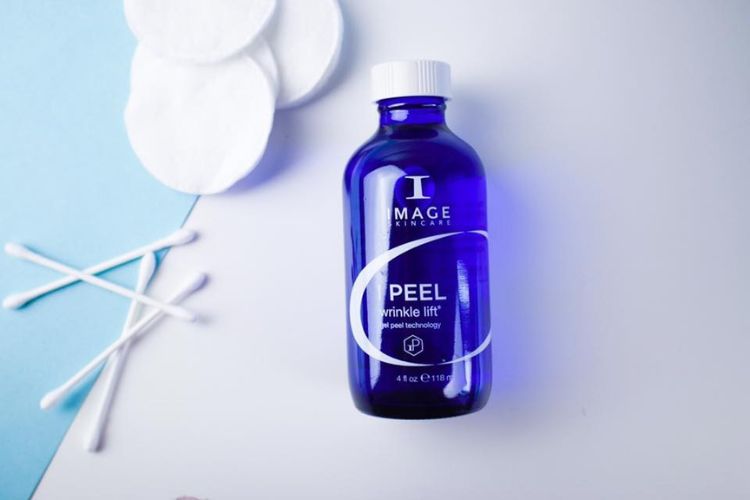 I PEEL Wrinkle Lift giúp đẩy lùi các gốc tự do, từ đó giúp da trắng hồng, căng bóng