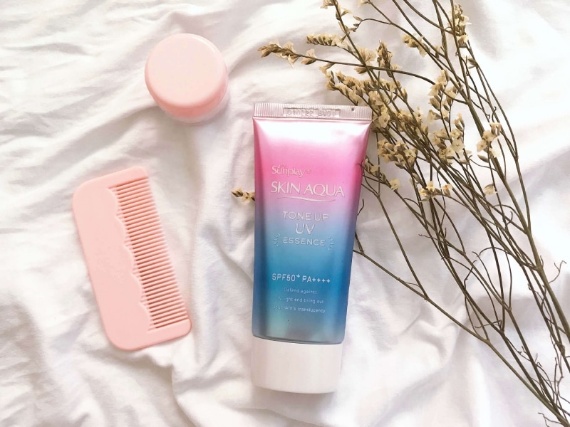 Kem chống nắng Sunplay Skin Aqua Tone Up UV Essence
