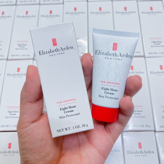 Review kem dưỡng môi Elizabeth Arden