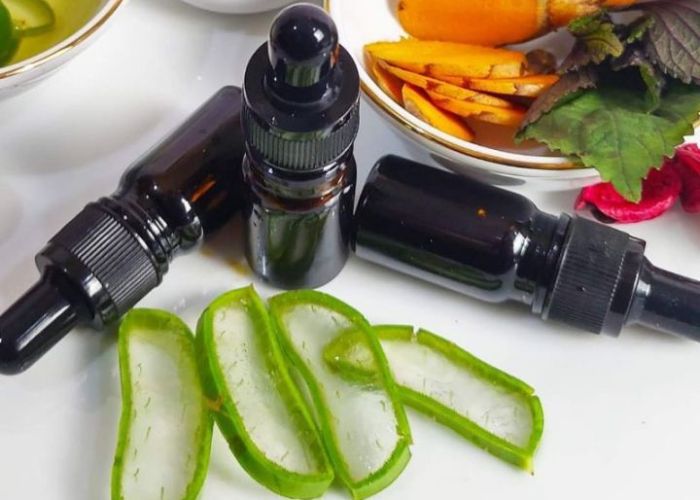 Review tác dụng Serum trị mụn Trịnh Lan Anh có tốt không?