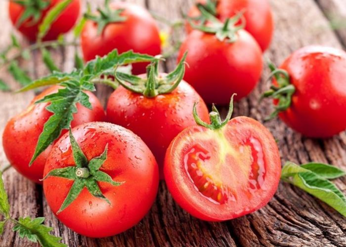 null Rửa mặt bằng cà chua giúp nâng tông màu da hiệu quả