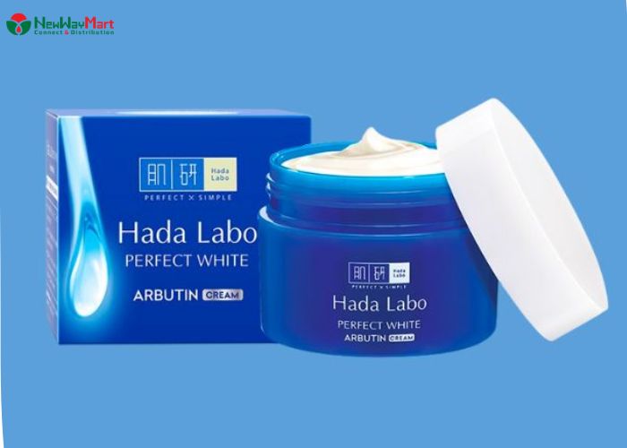 Sản phẩm chính hãng thường có mùi hương nhẹ, dễ chịu và chất kem thẩm thấu nhanh khi bạn thoa lên da