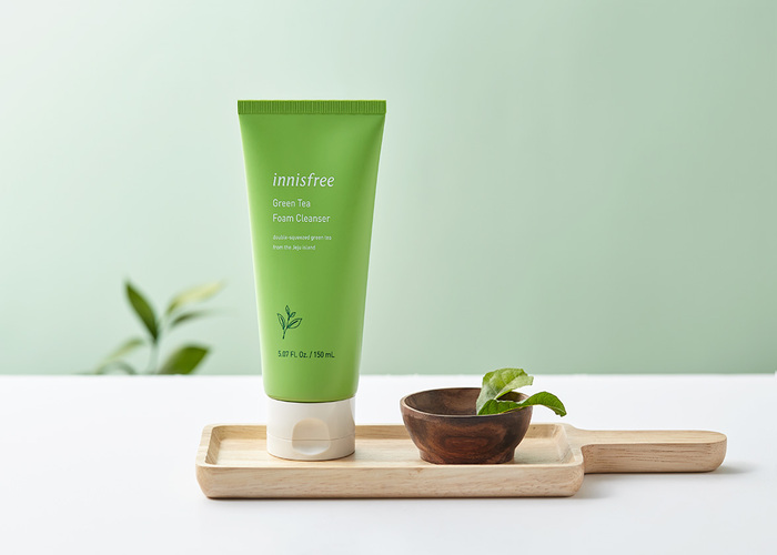 Innisfree Green Tea Cleansing Foam cho da dầu mụn tuổi dậy thì