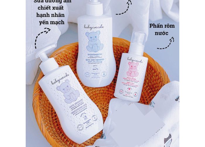 Kem dưỡng ẩm Babycoccole có kết cấu mỏng nhẹ nhanh thẩm thấu vào da