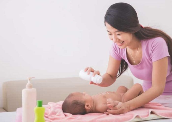 Lựa chọn sản phẩm phấn rôm an toàn cho trẻ