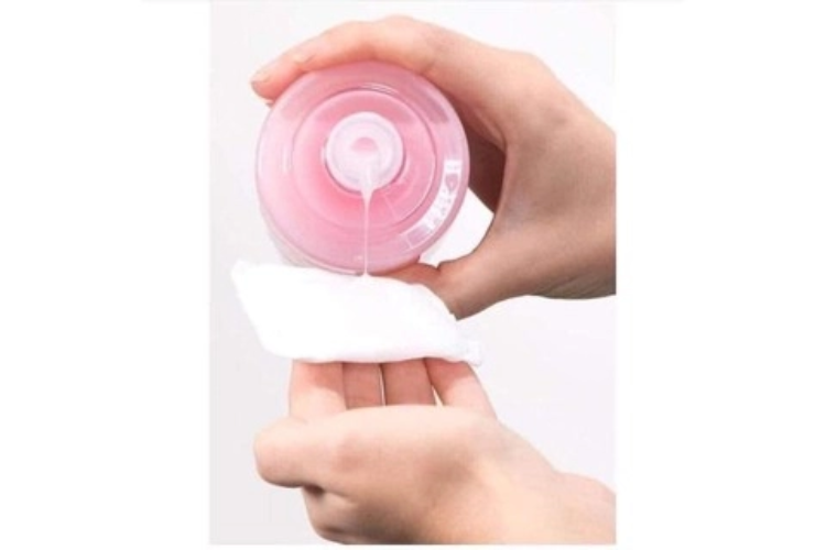 Nước hoa hồng Lancome 75ml là một sản phẩm có khả năng làm sạch sâu, cân bằng độ pH và se khít lỗ chân lông hiệu quả