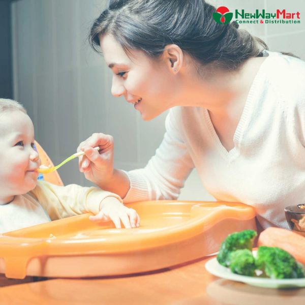 Bữa phụ cho bé 6 tháng ăn lúc mấy giờ là tốt nhất?