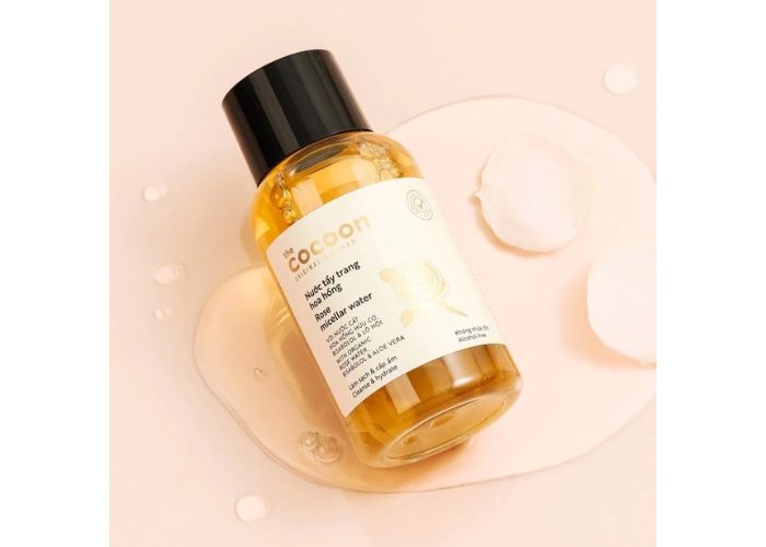 Dầu tẩy trang hoa hồng Cocoon có tẩy sạch makeup không?