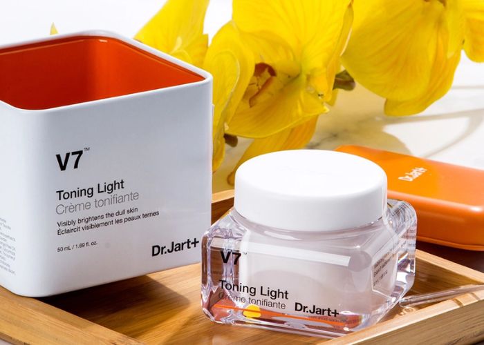 Review kem dưỡng trắng da Hàn Quốc V7 có tốt không?